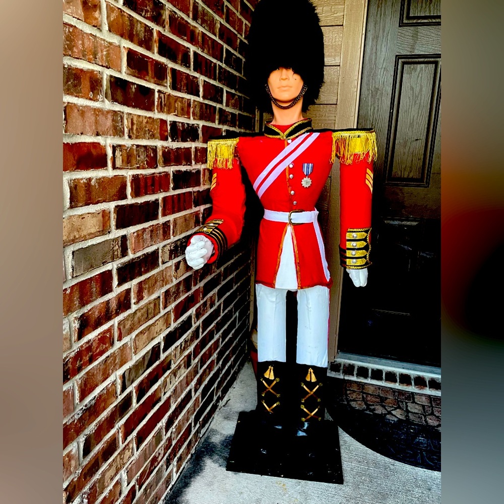 Life size custom made Christmas soldiers